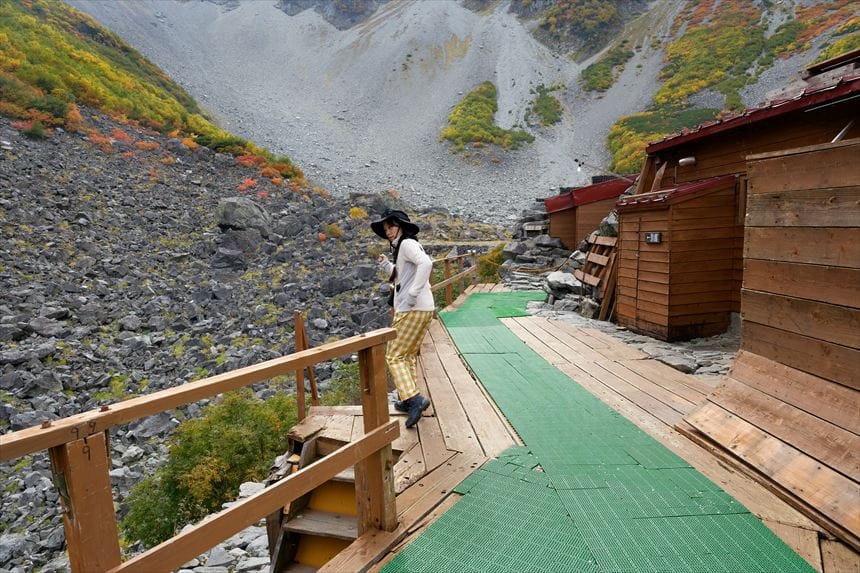 ヘリポート方面へ降りるための階段