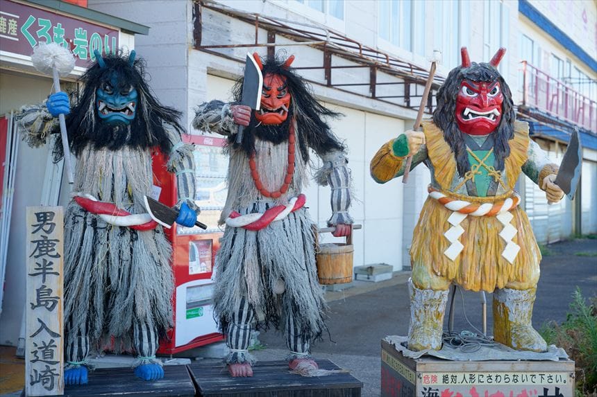 入道埼のなまはげ像