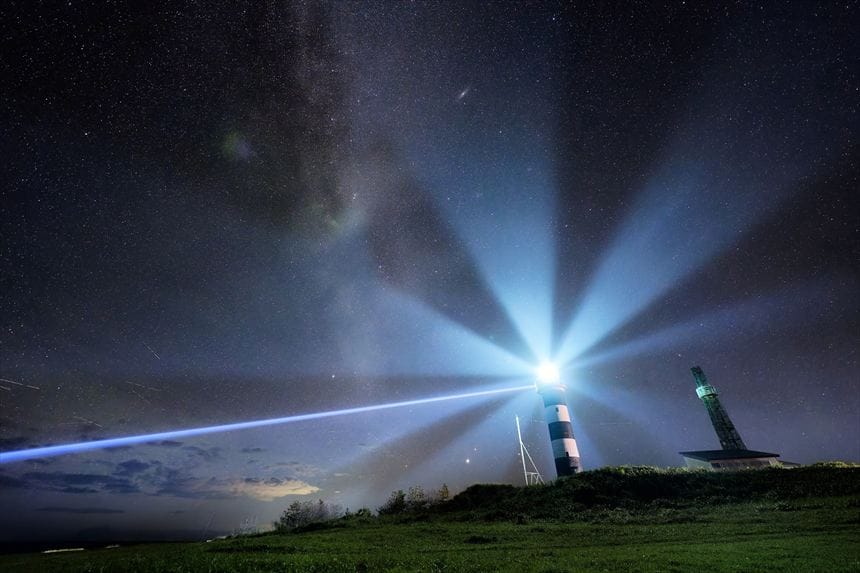 光り輝く入道埼灯台