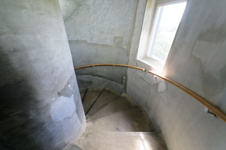 入道埼灯台の螺旋階段