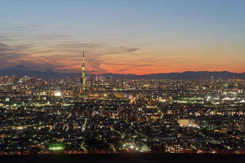 マジックアワーのアイ・リンクタウン展望施設の夜景