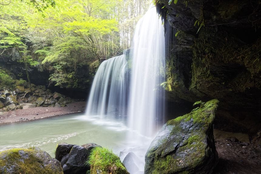 鍋ヶ滝　右側から