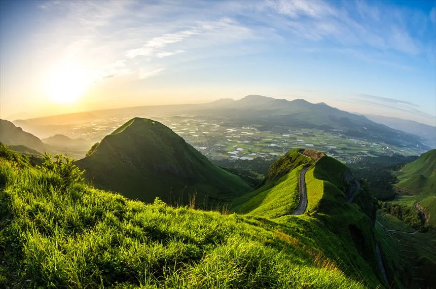 【パステル原画 A5 2枚セット】天空の道（熊本地震前後の阿蘇） パステル原画 A5 2枚セット】天空の道（熊本地震前後の阿蘇） 阿蘇市