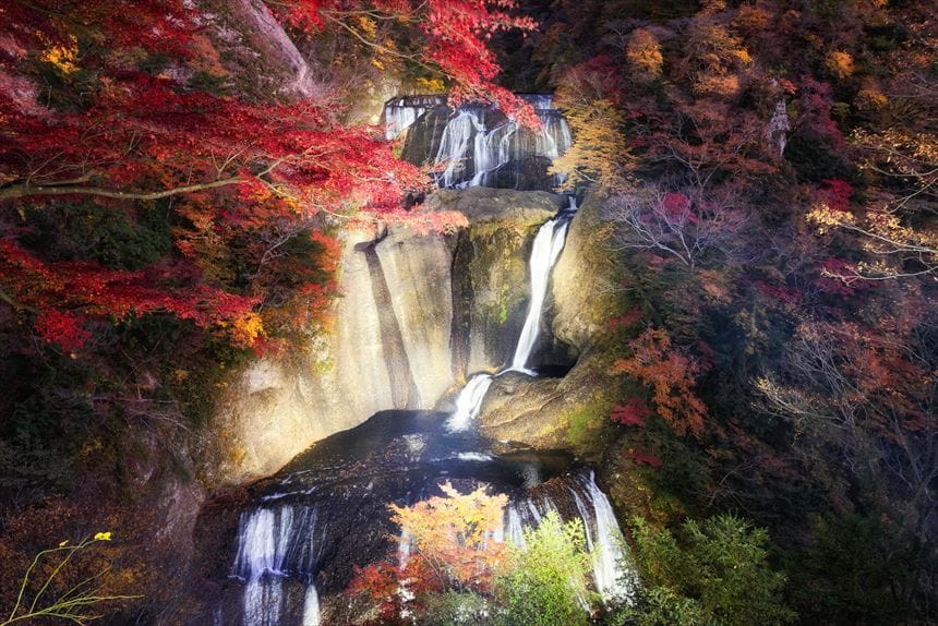 紅葉の袋田の滝 ライトアップ