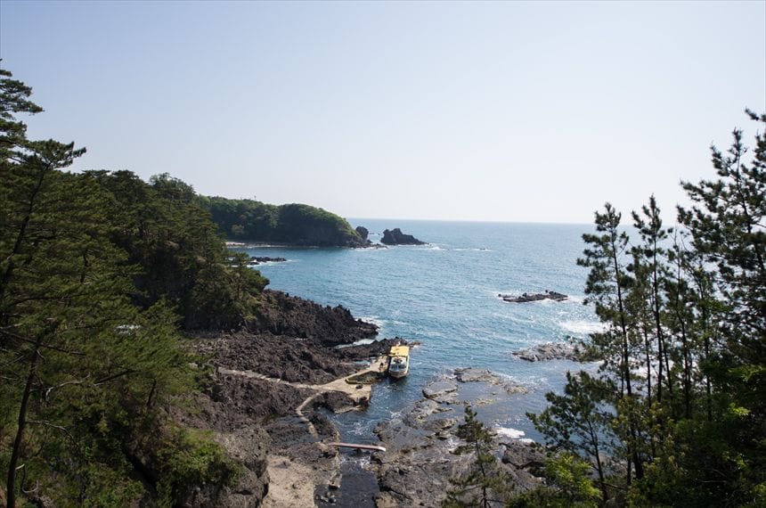 巌門　遊歩道　橋の上からの景色