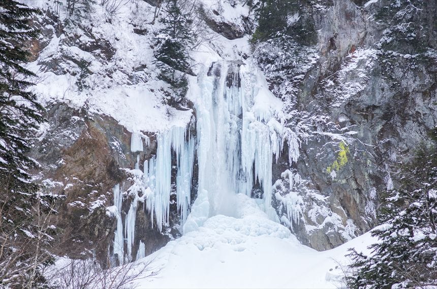 平湯大滝 氷結の様子