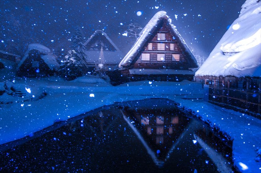 白川郷の幻想的なライトアップ