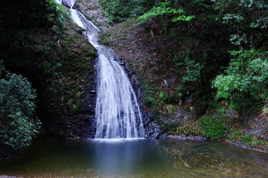 阿寺の七滝と落ち葉