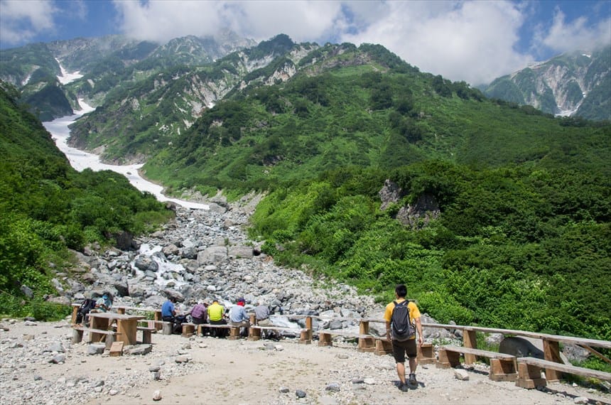 白馬大雪渓 白馬大雪渓 手前の白馬尻小屋より