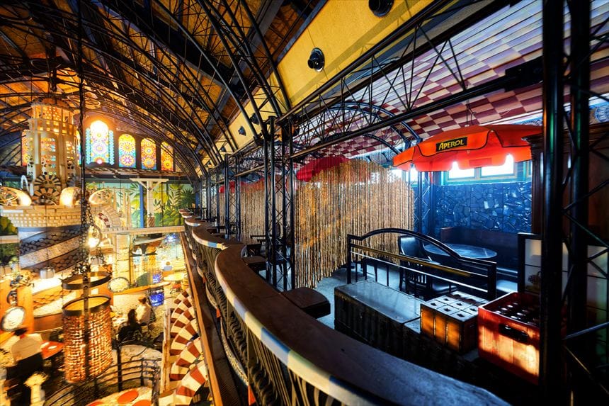 すぺいん亭2階のバルコニー席