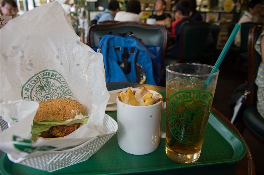 ラッキーピエロの店内