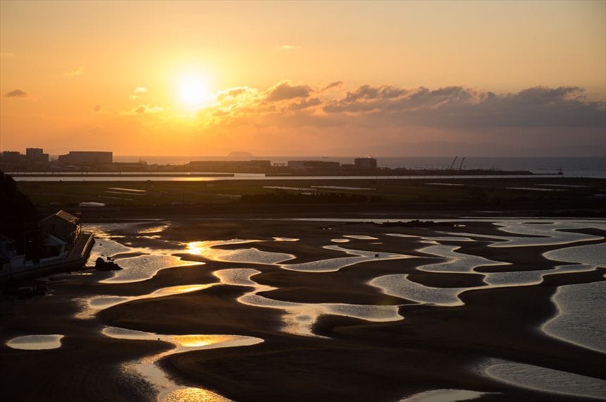 新舞子海水浴場の日の出時の干潟