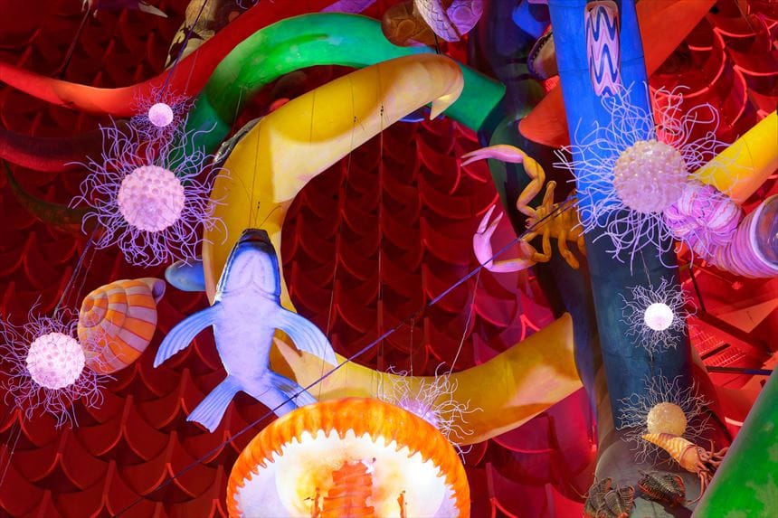 生命の樹の中間には古代の海の生物