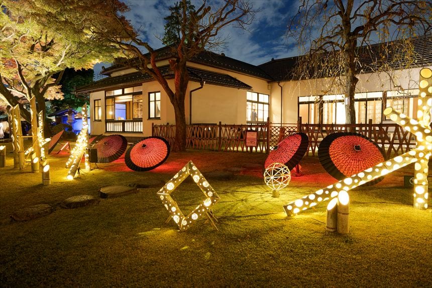 和傘のライトアップもあります