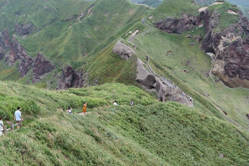 アップダウンがある神威岬の道