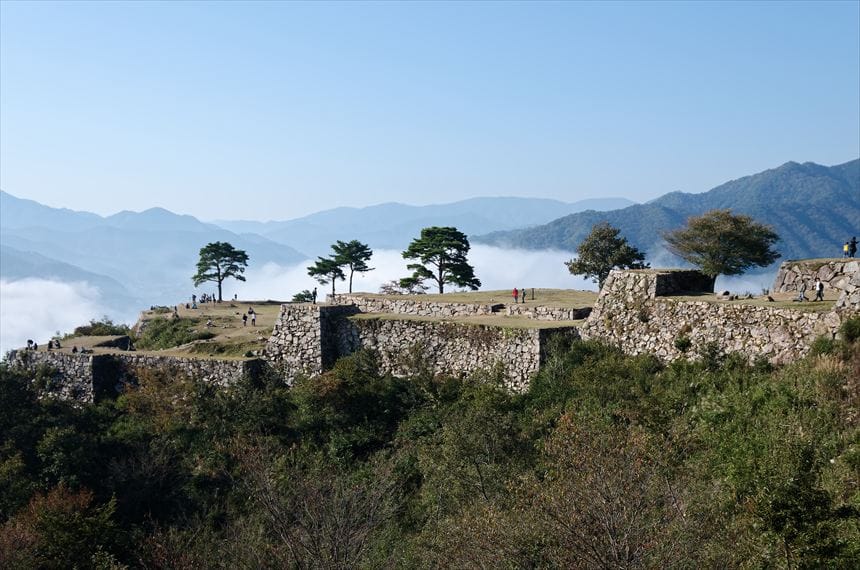 竹田城跡の石垣と雲海
