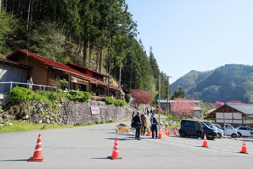 阿智の花桃の里への入り口 喫茶「やま中」
