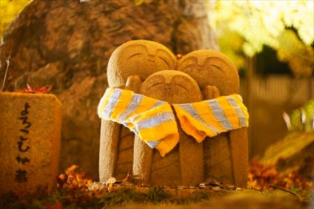 宝徳寺　3体寄り添った小さなお地蔵さん