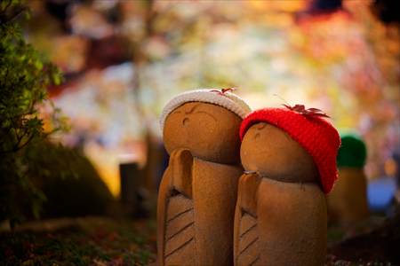 宝徳寺の2体並んで合唱する小さなお地蔵さん