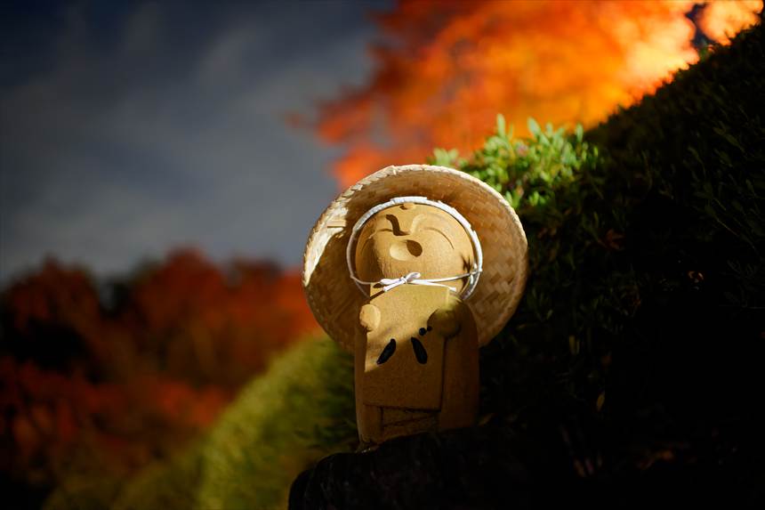 バイバイするお地蔵さん