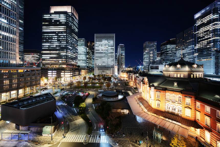 KITTE屋上庭園から見た東京駅