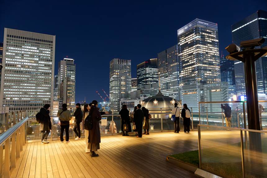 KITTEの屋上庭園の様子