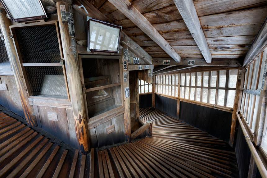 さざえ堂の内部 螺旋の坂道