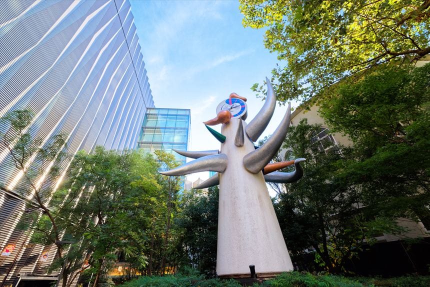 銀座にある岡本太郎のパブリックアート「若い時計台」