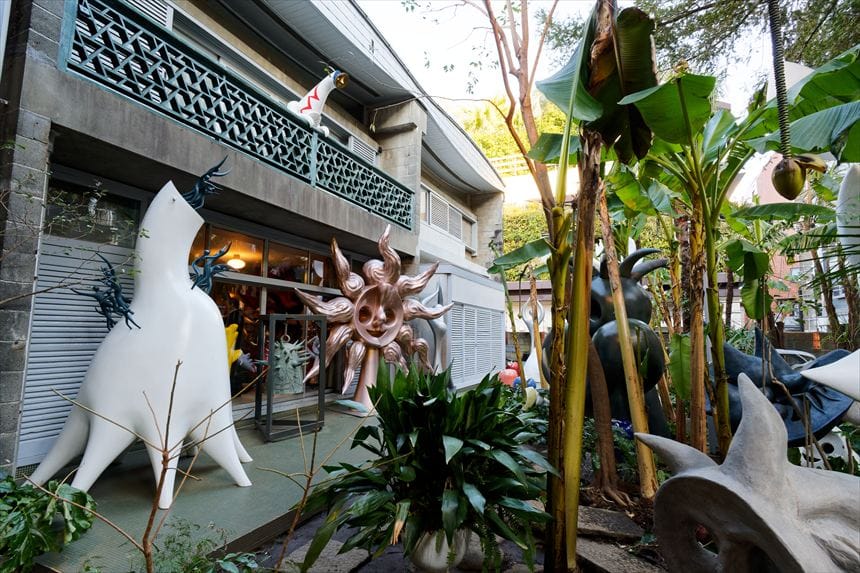 岡本太郎記念館のカオスな庭