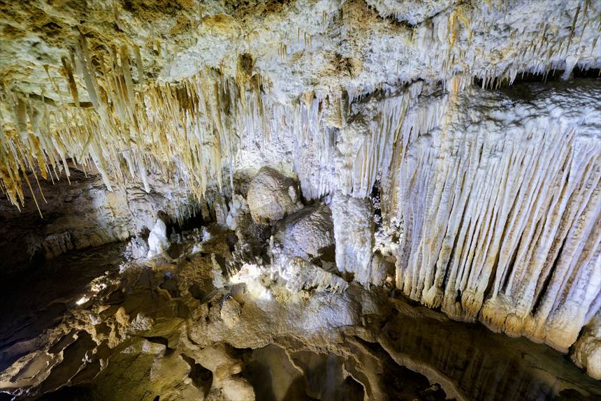 水連洞の鍾乳石のカーテンエリアを俯瞰で撮影