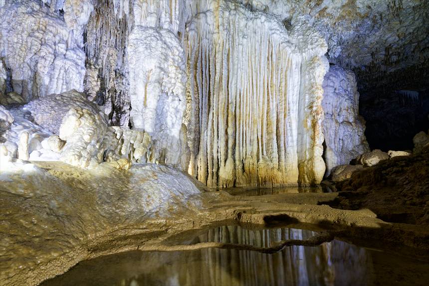 水連洞の鍾乳石のカーテンエリア