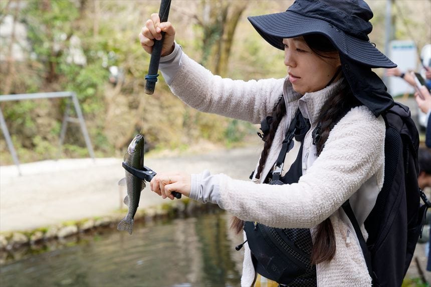 川魚料理 ますや　釣り堀での釣り体験