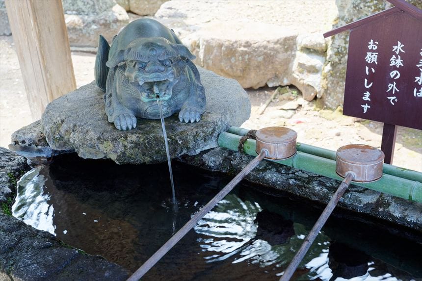 妙義神社　手水の狛犬